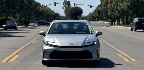 Toyota Camry Hybrid 2025
