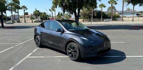 Tesla Model Y 2024