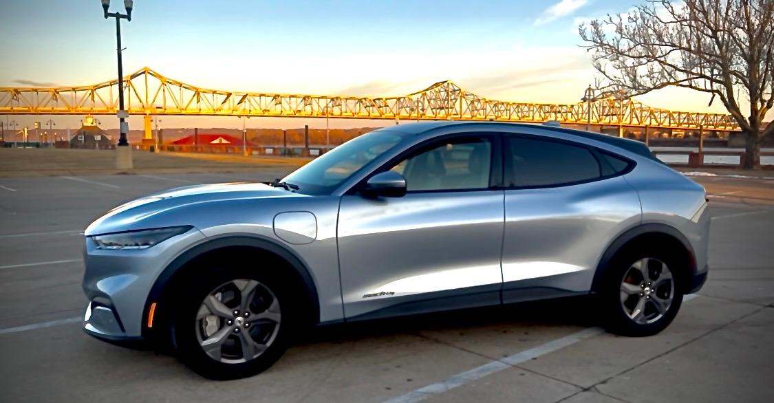 Ford Mustang Mach-E 2022 in Peoria Heights, IL