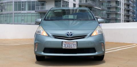 Toyota Prius v 2014