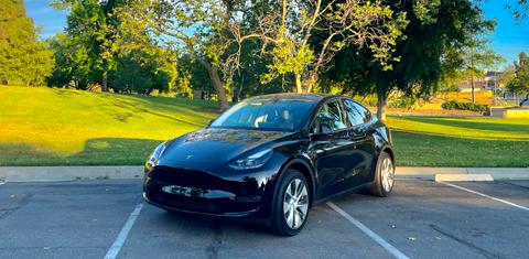 Tesla Model Y 2024