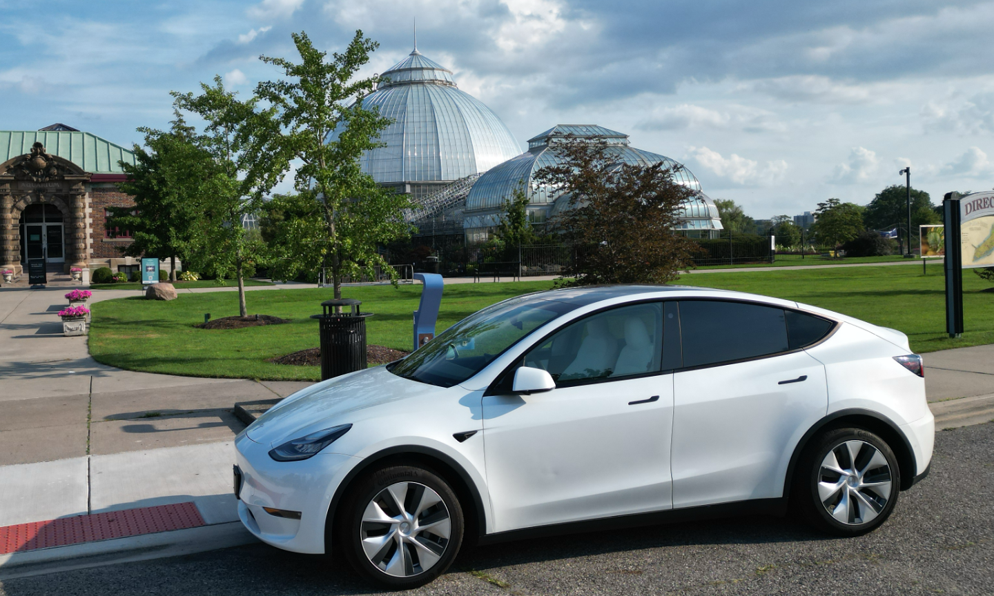 Tesla Model Y 2021 in Detroit, MI