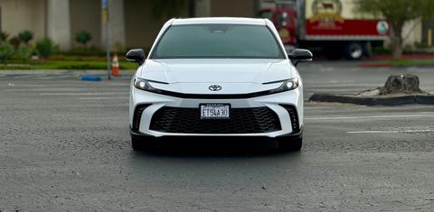 Toyota Camry Hybrid 2026