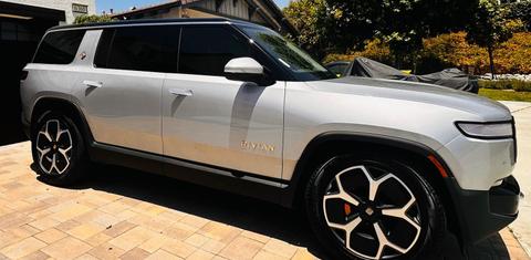 Rivian R1S 2024