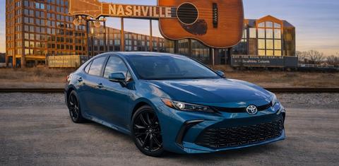 Toyota Camry Hybrid 2026