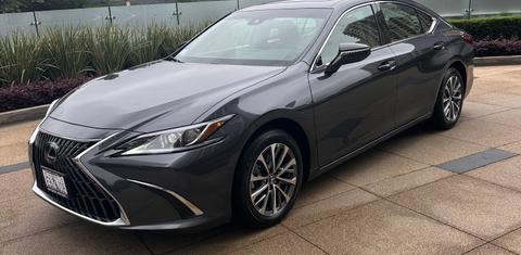 Lexus ES 2025