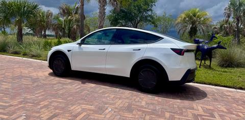 Tesla Model Y 2026
