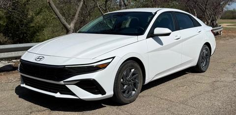 Hyundai Elantra 2024