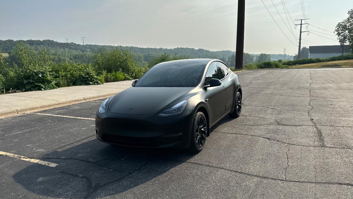 Tesla Model Y 2023 in Middleton, WI