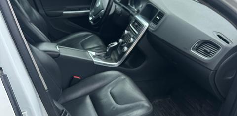 Volvo V60 Cross Country 2015