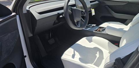 Tesla Model Y 2026