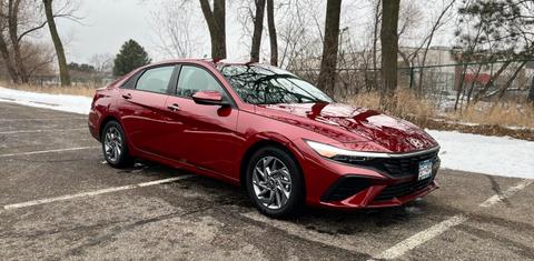 Hyundai Elantra 2024