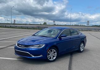 Chrysler 200 car