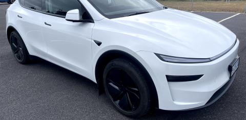 Tesla MODEL Y 2025