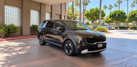 Kia Carnival Hybrid 2026