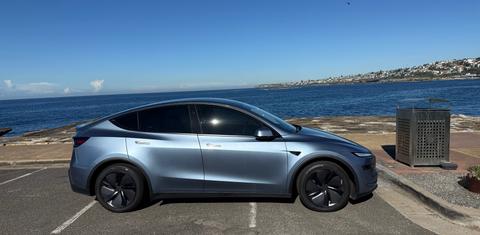 Tesla MODEL Y 2025