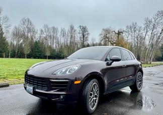 Porsche Macan car