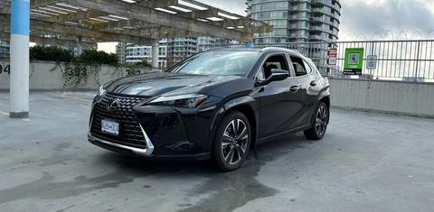 Lexus UX 2025