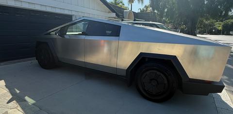 Tesla Cybertruck 2025