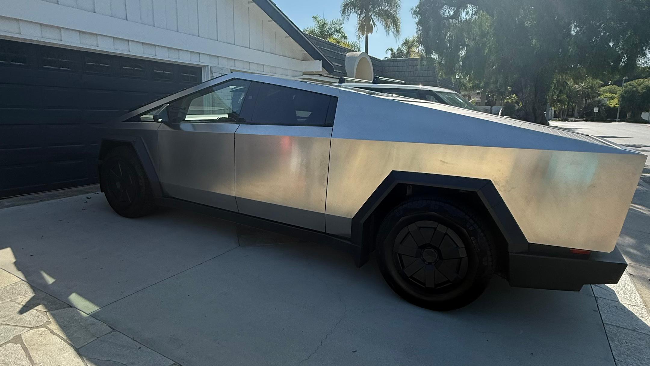 Tesla Cybertruck 2025 in 