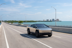 Tesla Cybertruck 2024 in Doral
