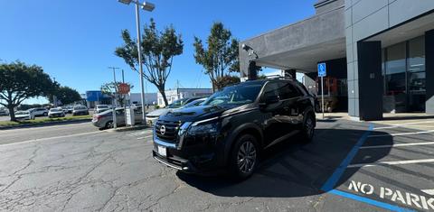 Nissan Pathfinder 2024