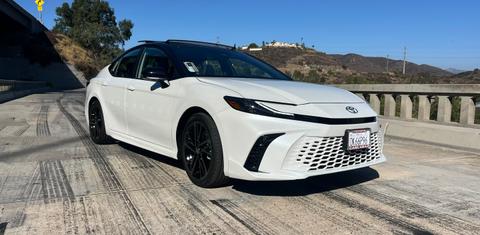 Toyota Camry Hybrid 2025