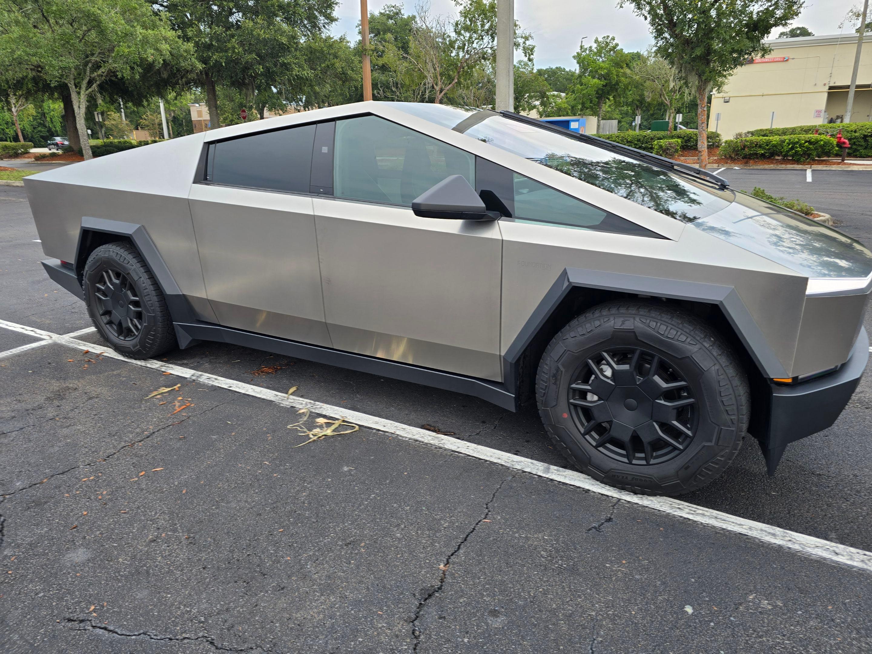 Tesla Cybertruck 2024 in 