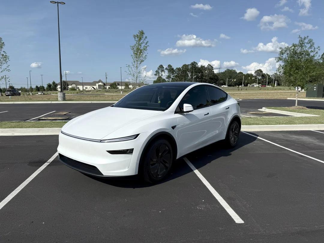 Tesla Model Y 2026 in Melbourne, FL