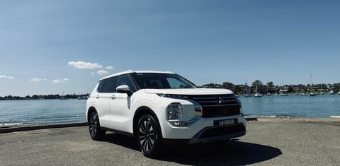 Mitsubishi OUTLANDER 2025