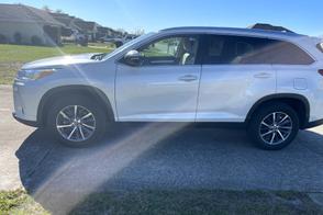 Toyota Highlander car