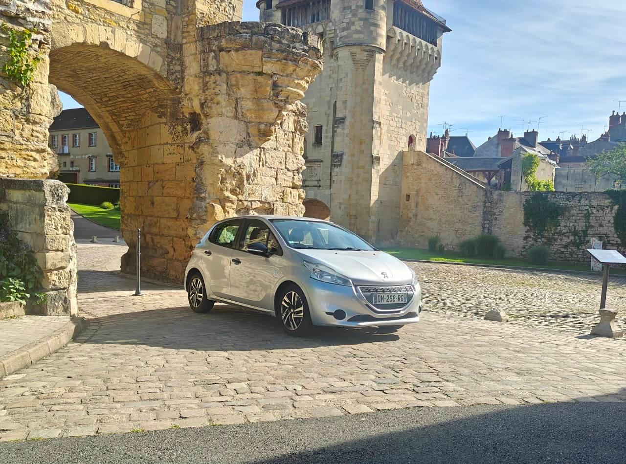 Peugeot 208 2014 à Nevers