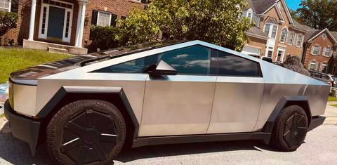 Tesla Cybertruck 2025