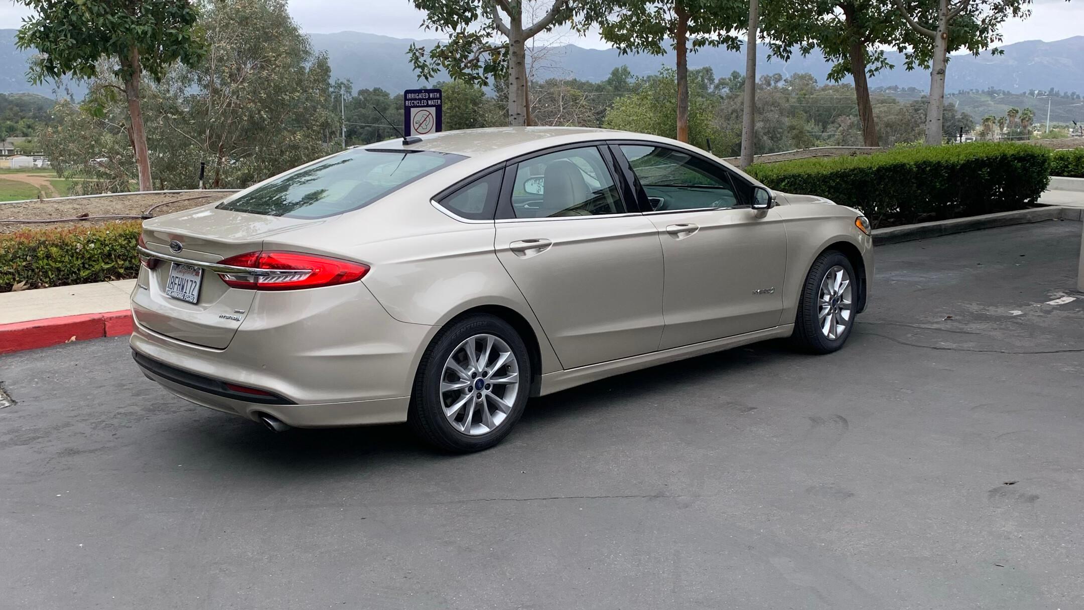 Ford Fusion Hybrid 2017 in 