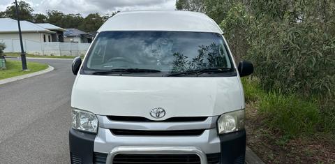 Toyota HIACE 2015