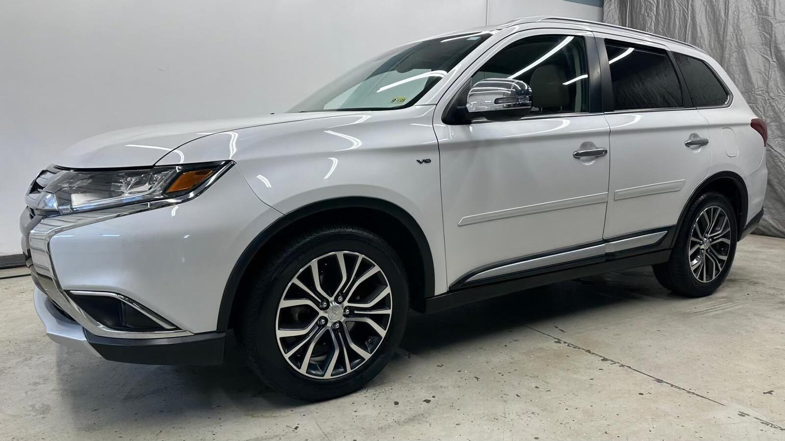 Mitsubishi Outlander 2016 in 
