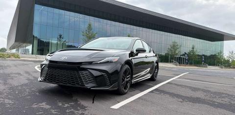 Toyota Camry Hybrid 2026