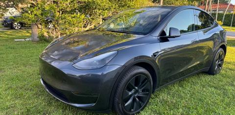Tesla Model Y 2025