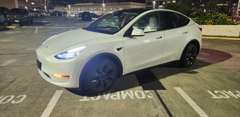 Tesla Model Y 2024