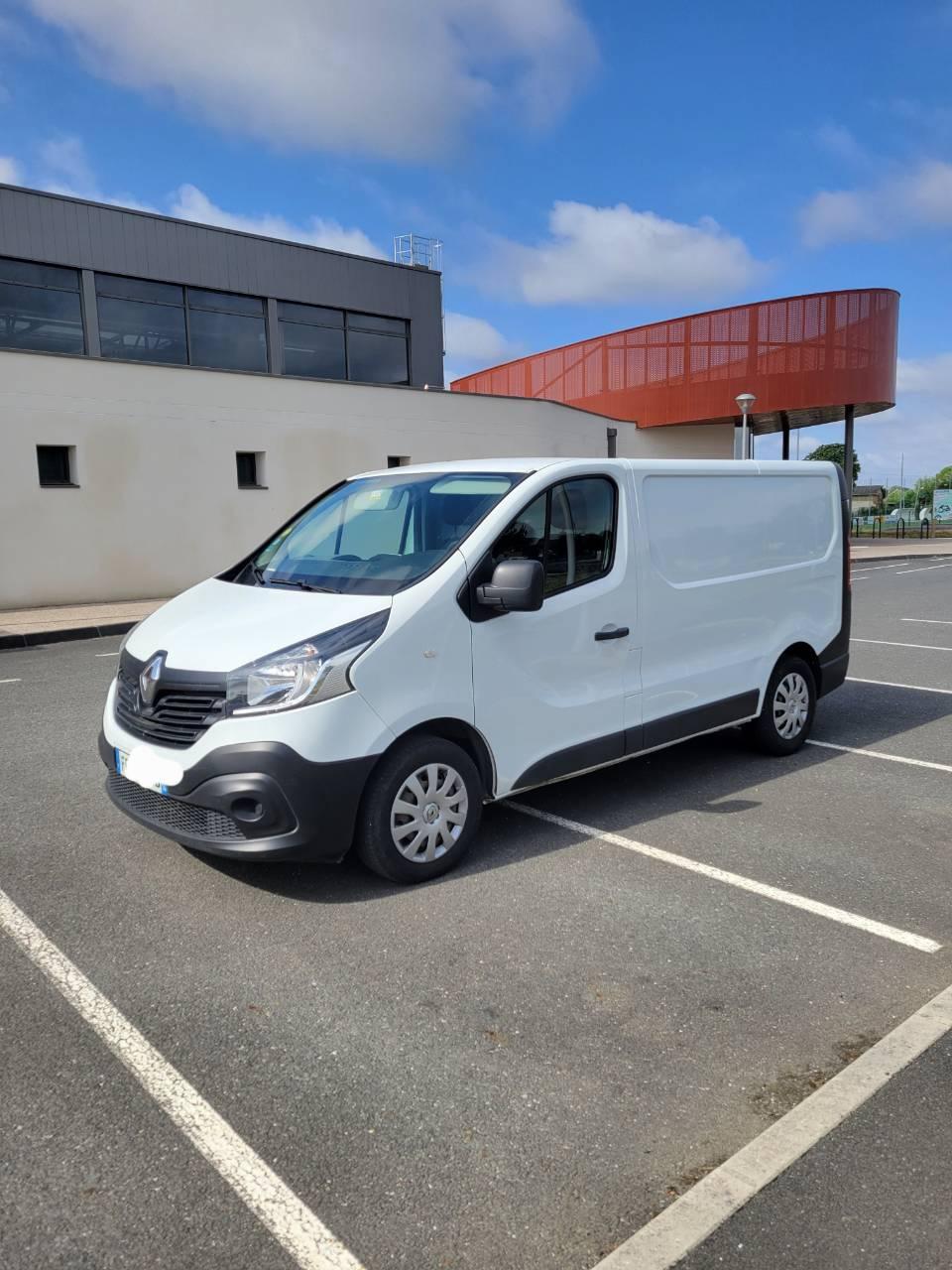 Renault TRAFIC III 2019 à Brens