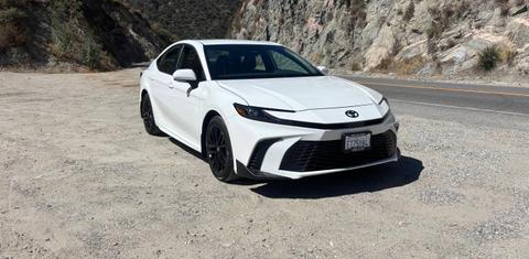 Toyota Camry Hybrid 2026