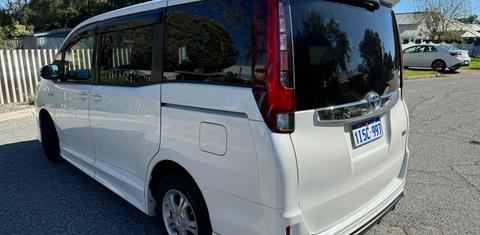Toyota Noah 2015