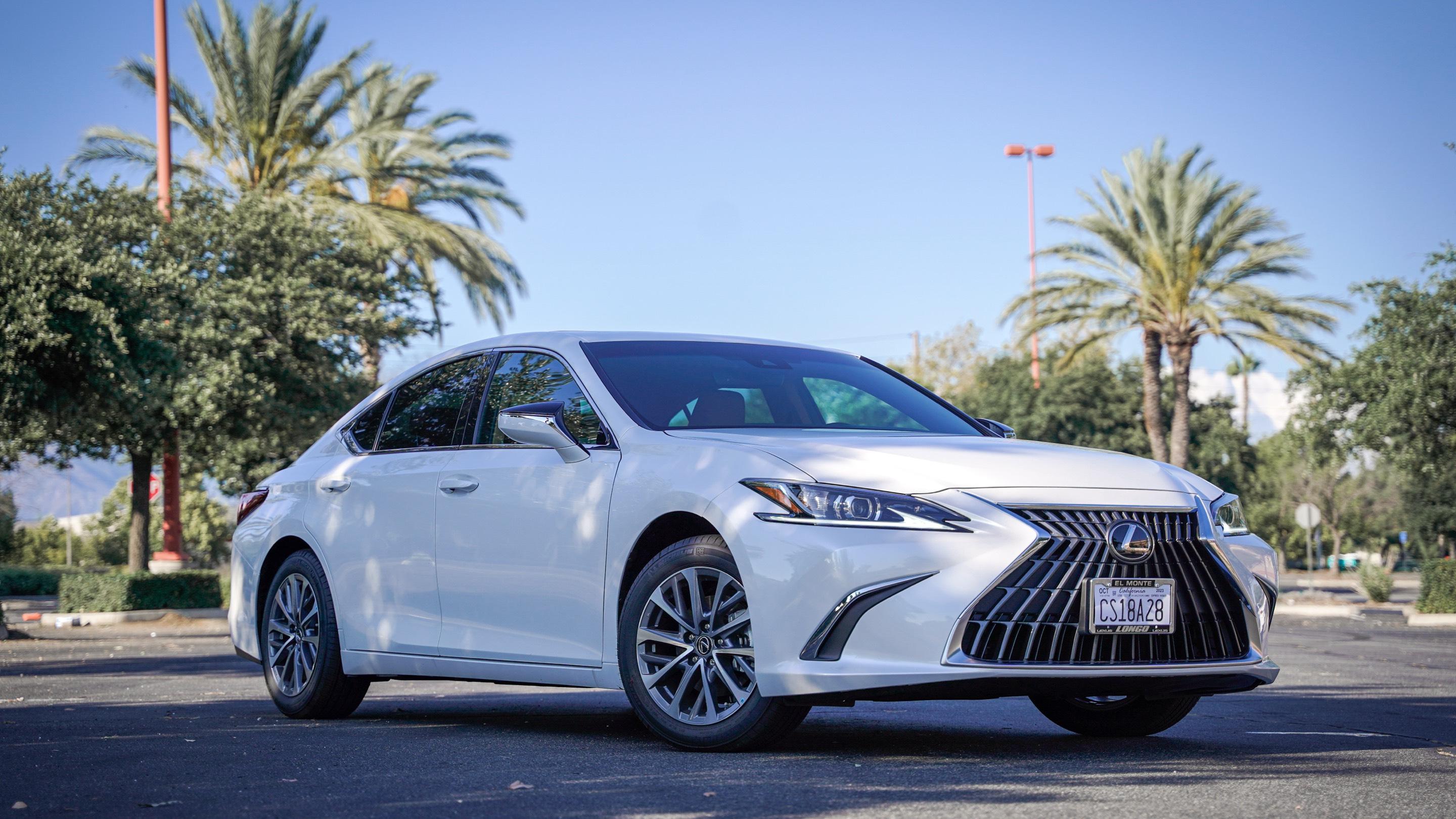 Lexus ES 2023 in 
