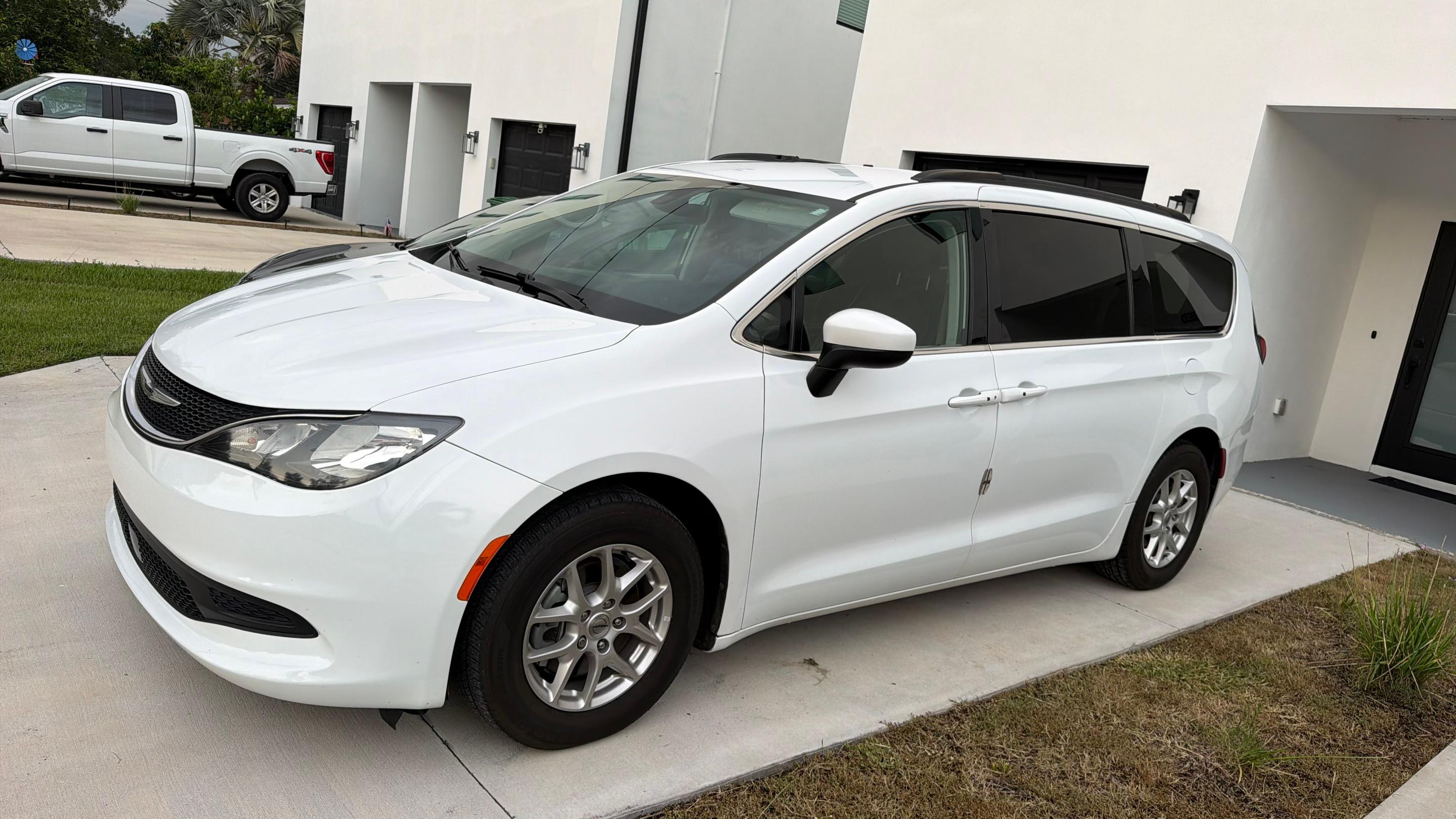 Chrysler Voyager 2021 in Tampa, FL