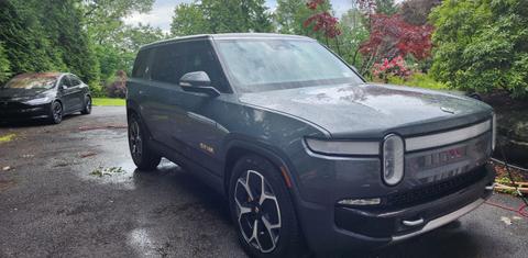 Rivian R1S 2023