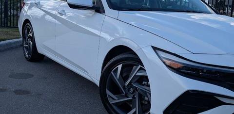 Hyundai Elantra 2025