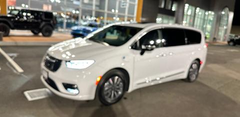 Chrysler Pacifica 2023