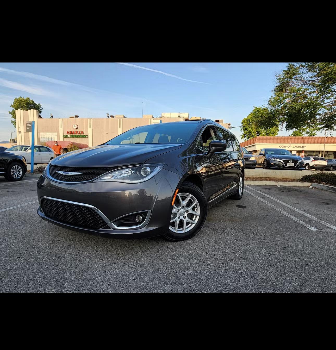 Chrysler Pacifica 2020 in Alhambra, CA