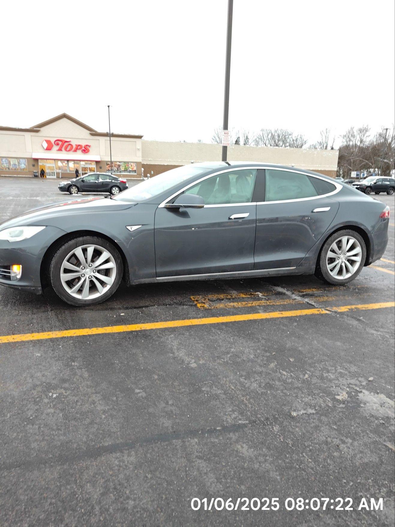Tesla Model S 2015 in Syracuse, NY