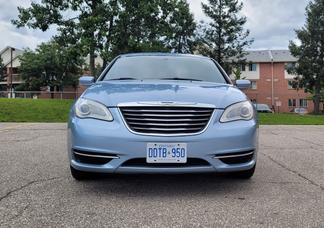 Chrysler 200 car
